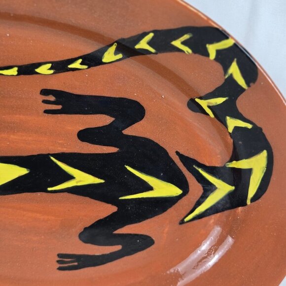 Ceramic Hand Painted Terracotta Colored Platter with Black Yellow Striped Gecko - Picture 4 of 7